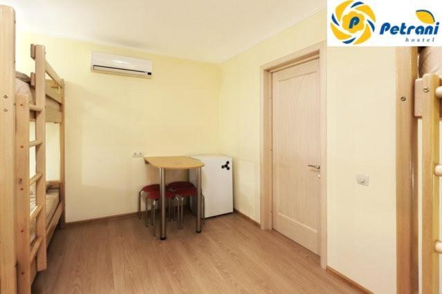 Petrani Hostel Kiev Exterior photo
