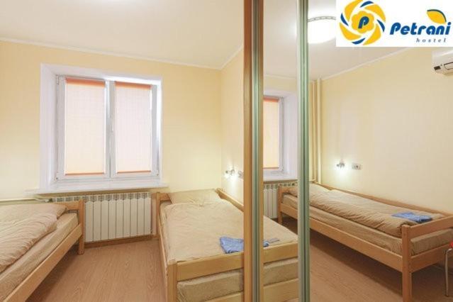 Petrani Hostel Kiev Exterior photo