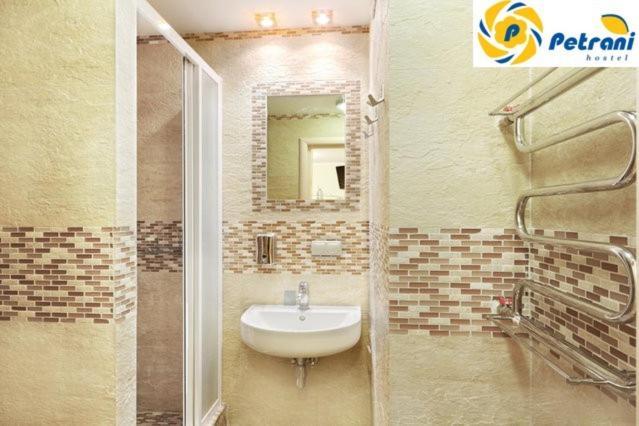 Petrani Hostel Kiev Exterior photo