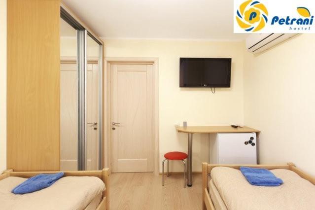 Petrani Hostel Kiev Exterior photo